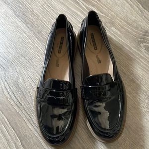 Clarks shiny back patent loafer